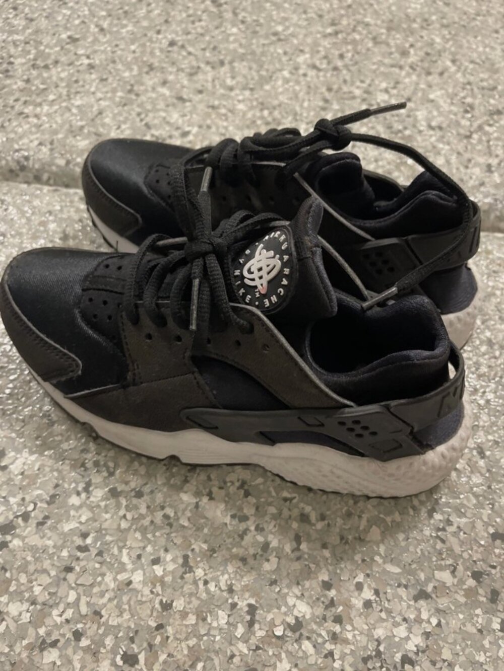 Nike Air Hurache Run Black White Shoes 634835-006 Womens Size 6.5